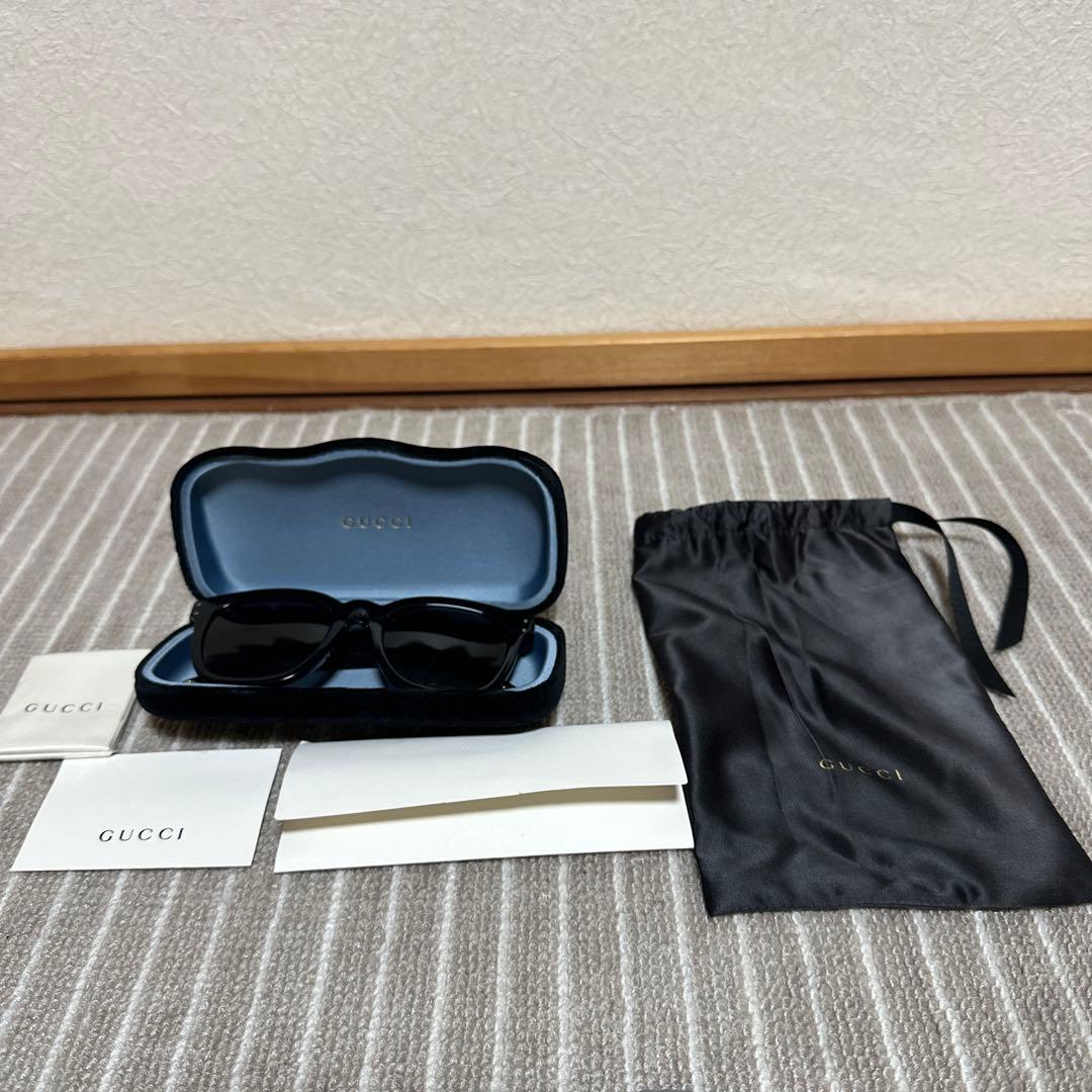 GUCCI ブラック スクエア サングラス