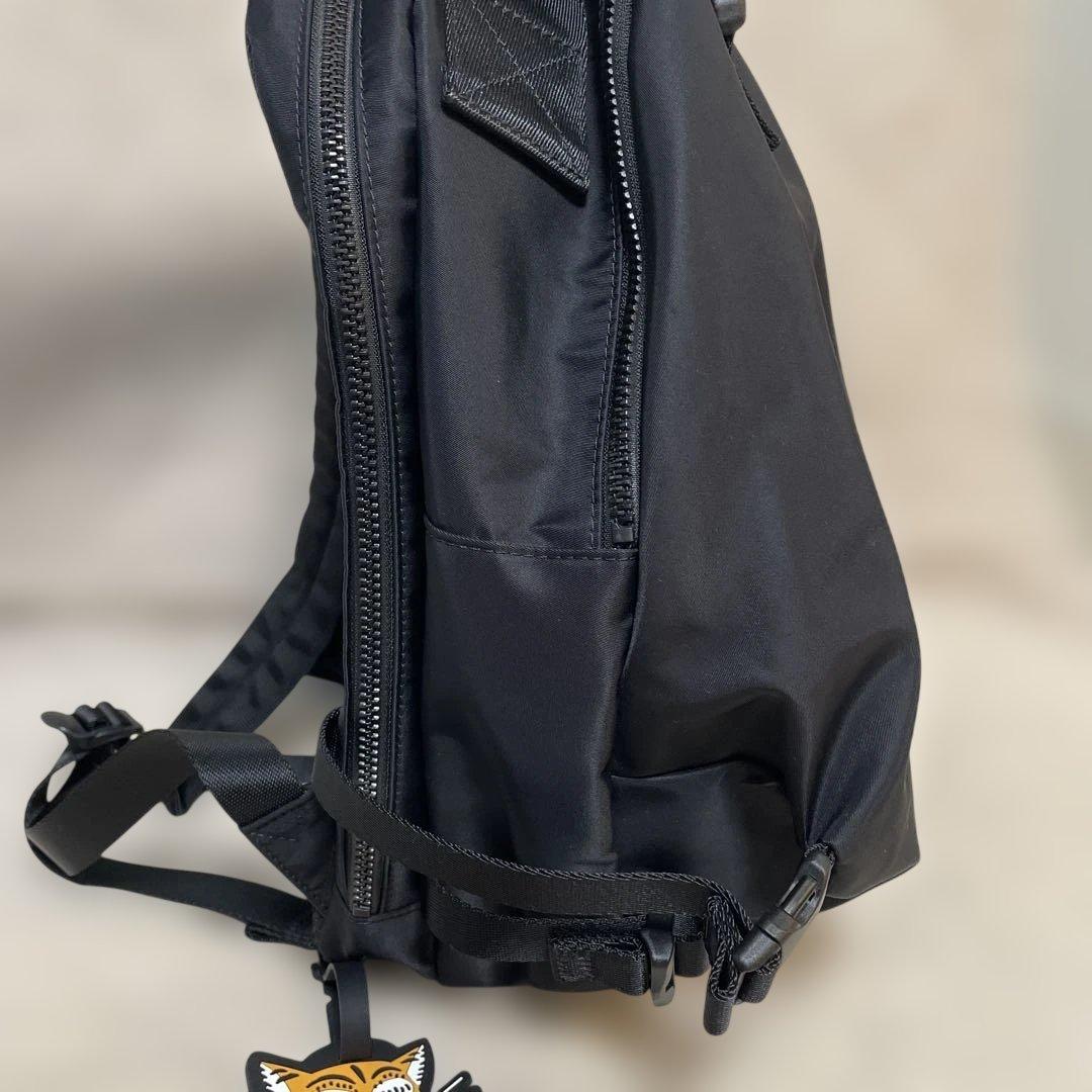 オニツカタイガーブラックバックパック
