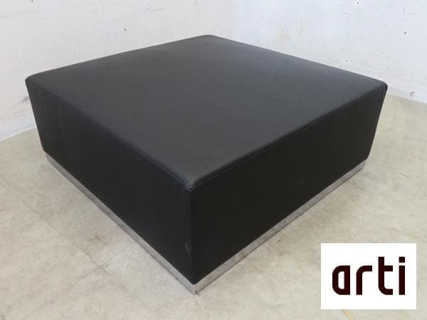 美品□ARTIインターセクト□黒総革□オットマン/スツール□モダン