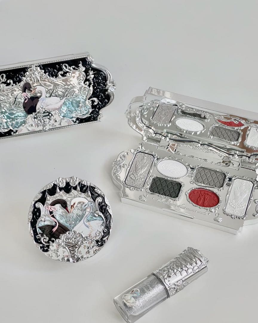 【新品3点セット】フラワーノーズ　スワンバレエ　アイシャドウパレット　未開封