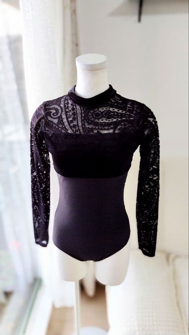 Ｓ～Ｍサイズ／黒鳥オディールをイメージした漆黒の長袖レースベロアバレエレオタード