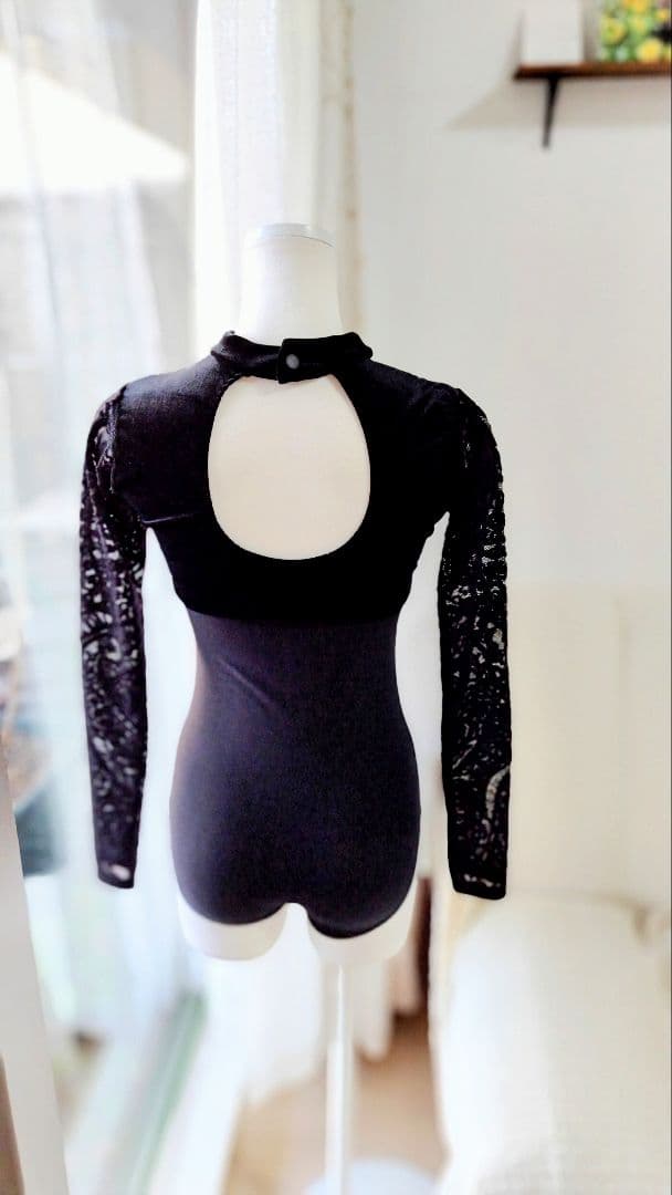 Ｓ～Ｍサイズ／黒鳥オディールをイメージした漆黒の長袖レースベロアバレエレオタード