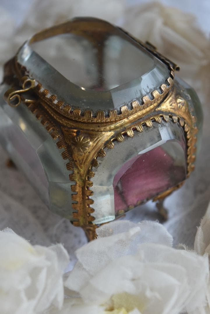 フランスN3　美しい宝石箱　シルク地　ジュエリーボックス　アンティーク