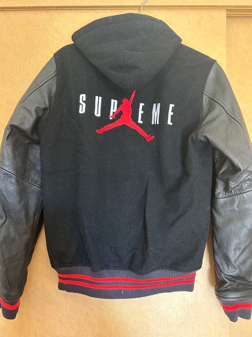 Supreme Jordan スタジャン S 黒・赤