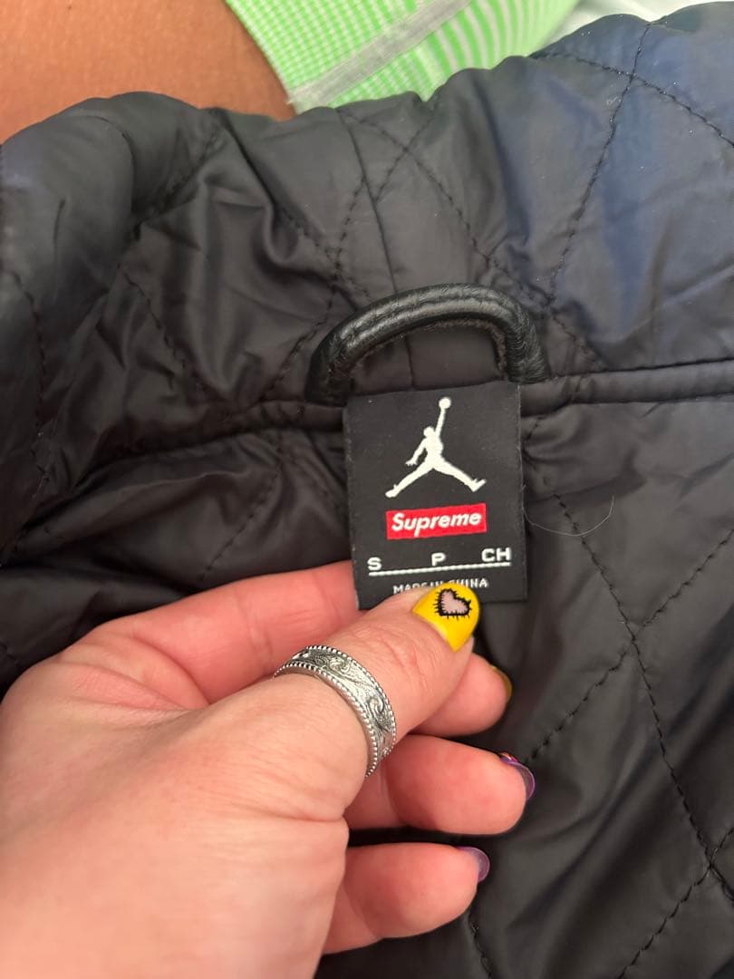 Supreme Jordan スタジャン S 黒・赤