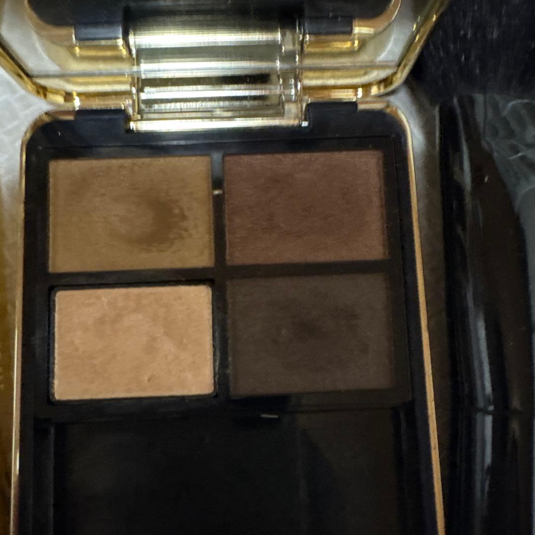 アイシャドウパレット3つとチークパレット2つセット