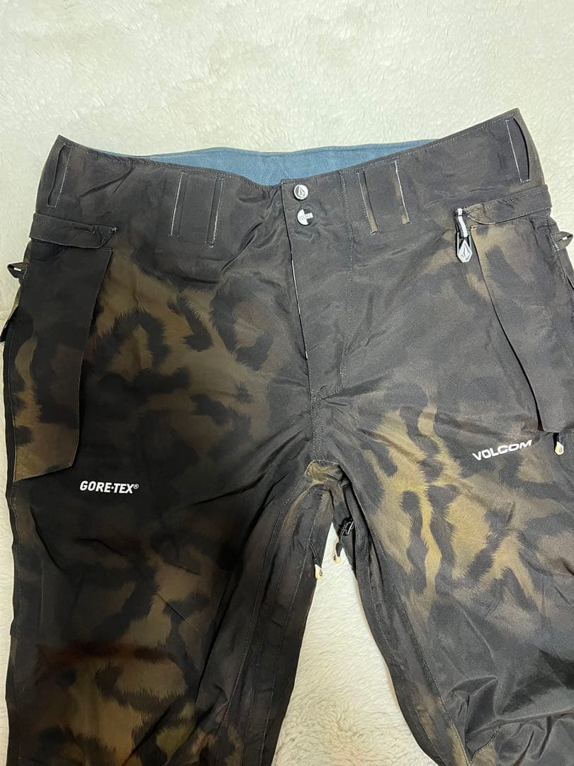 【極美品】VOLCOM レオパード柄 スノーボードウェア　セットアップ
