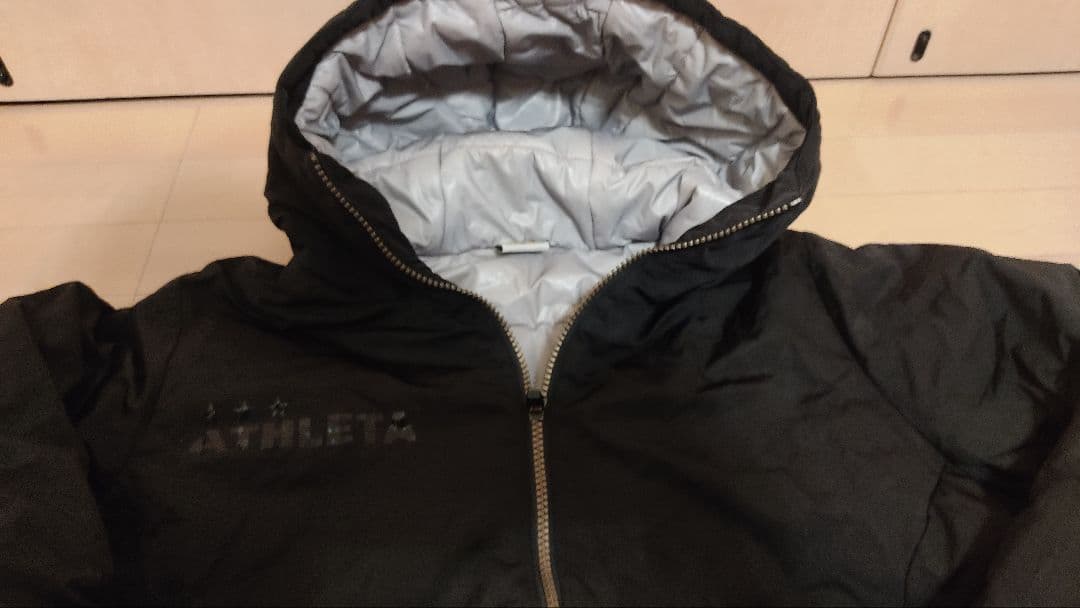 ATHLETA フード付き中綿ジャケット ブラック Mサイズ - ウェアお 手頃 価格