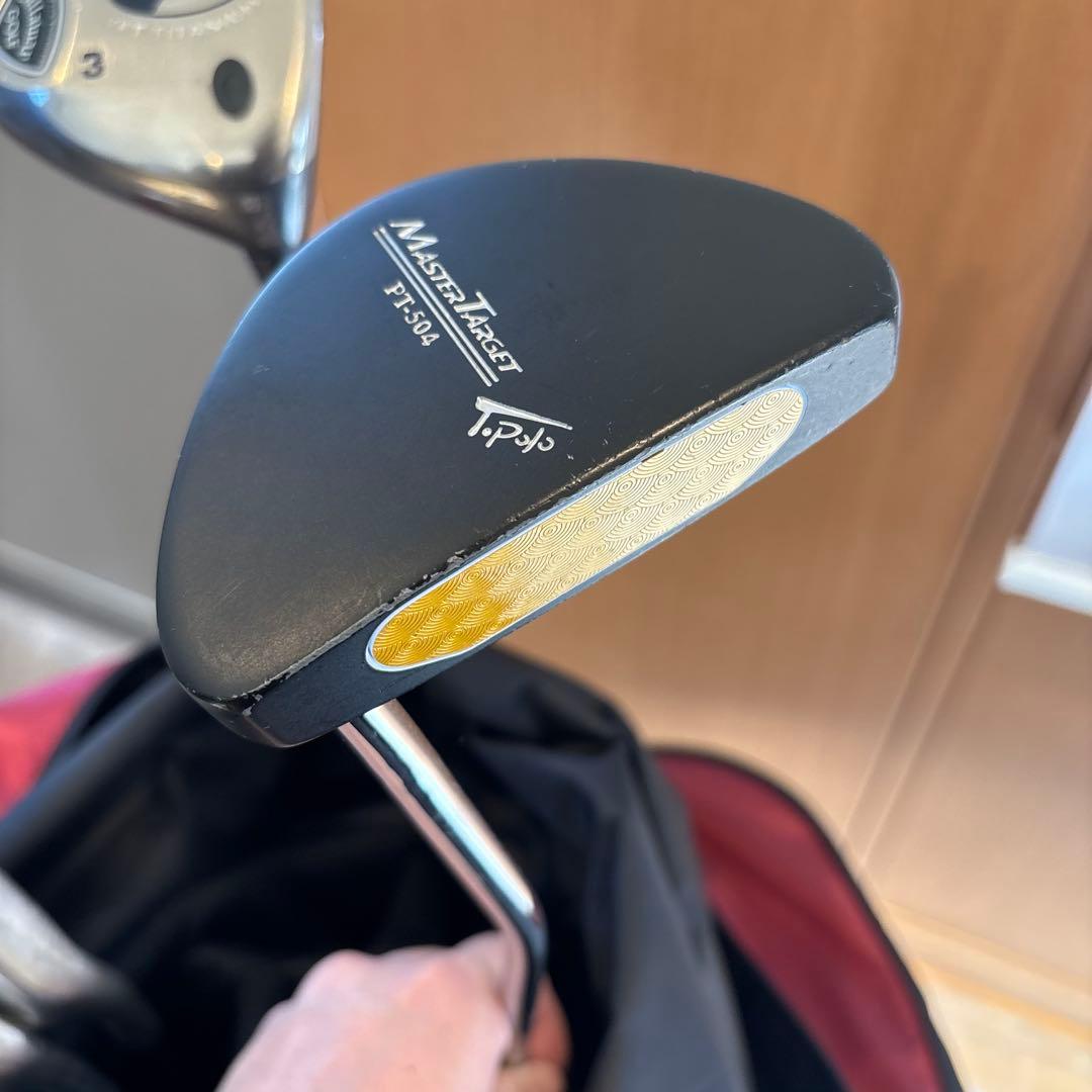 ゴルフクラブ一式（計13本）＋キャディバッグ＋小物のフルセットです。