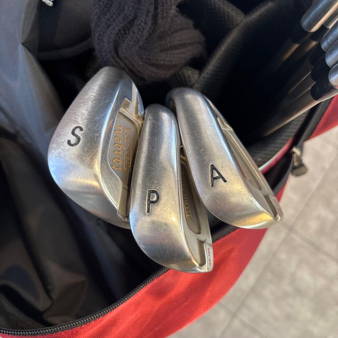 ゴルフクラブ一式（計13本）＋キャディバッグ＋小物のフルセットです。