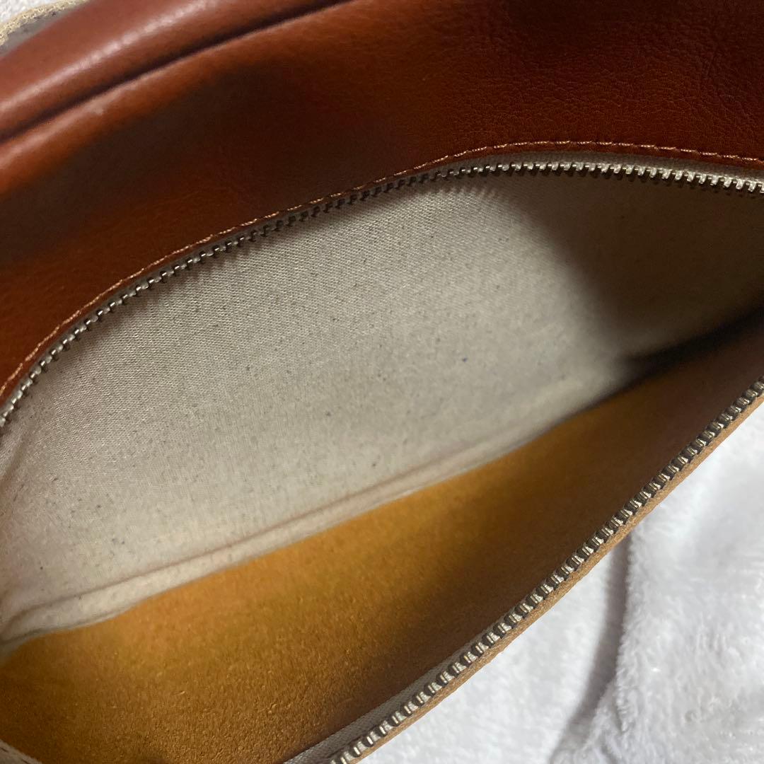 Kanmi カンミ　本革　ボディバッグ　ウエストバッグ　極美品　匿名配送