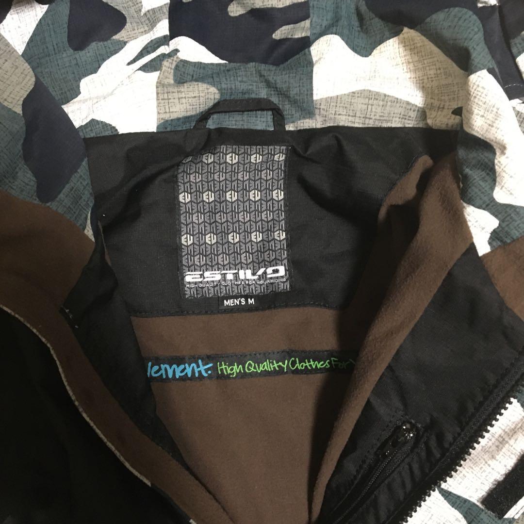 ESTIVO つなぎのスノボウェア