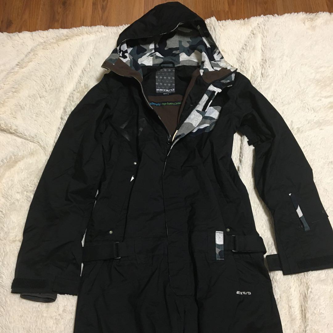 ESTIVO つなぎのスノボウェア