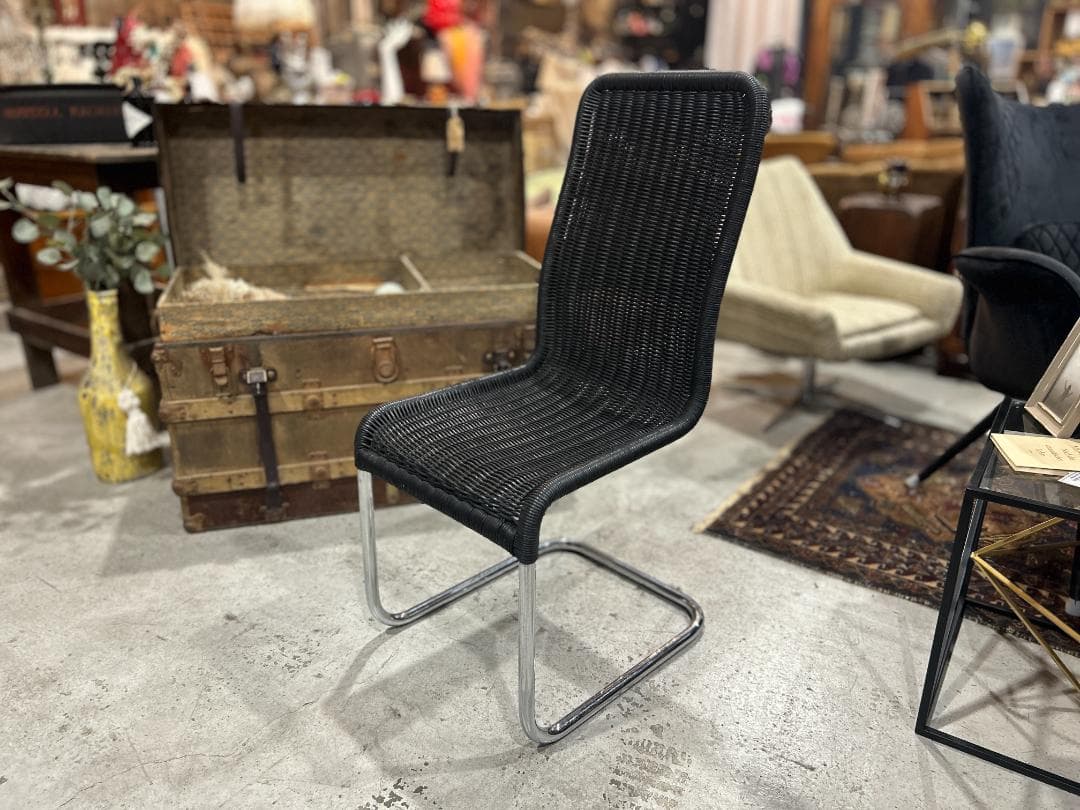 【美品】ダイニングチェア①　キャンチレバー　籠 ラタン　黒　ブラック