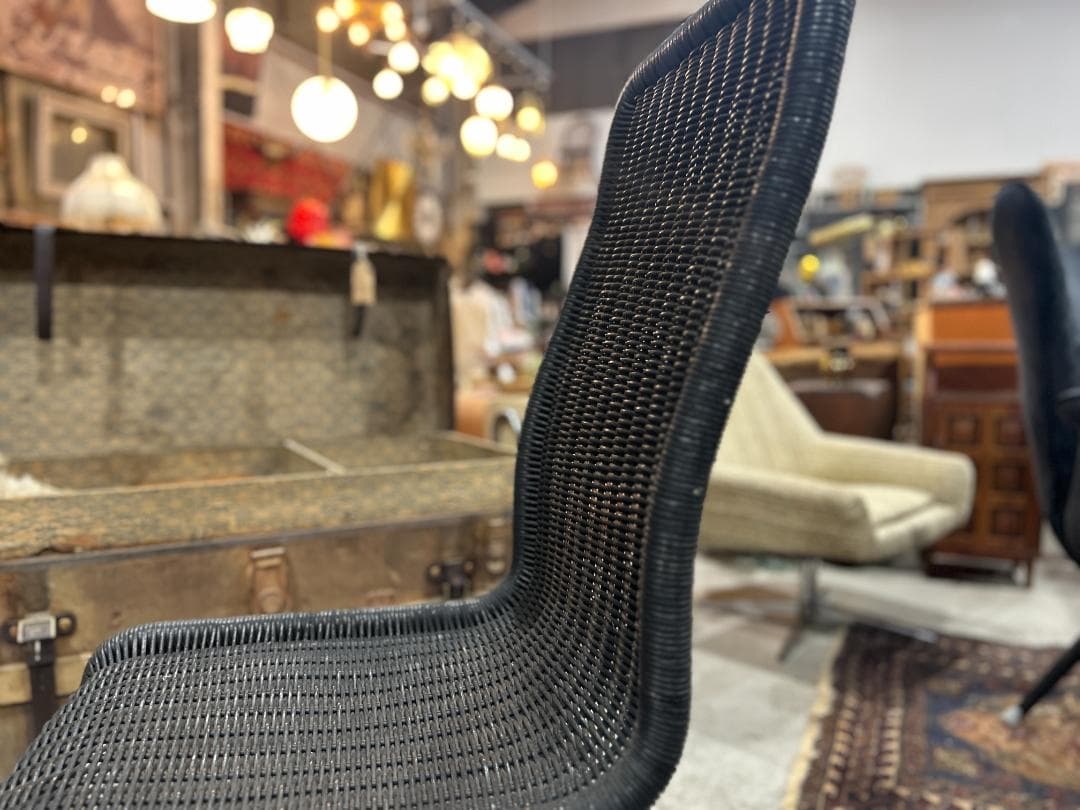 【美品】ダイニングチェア①　キャンチレバー　籠 ラタン　黒　ブラック