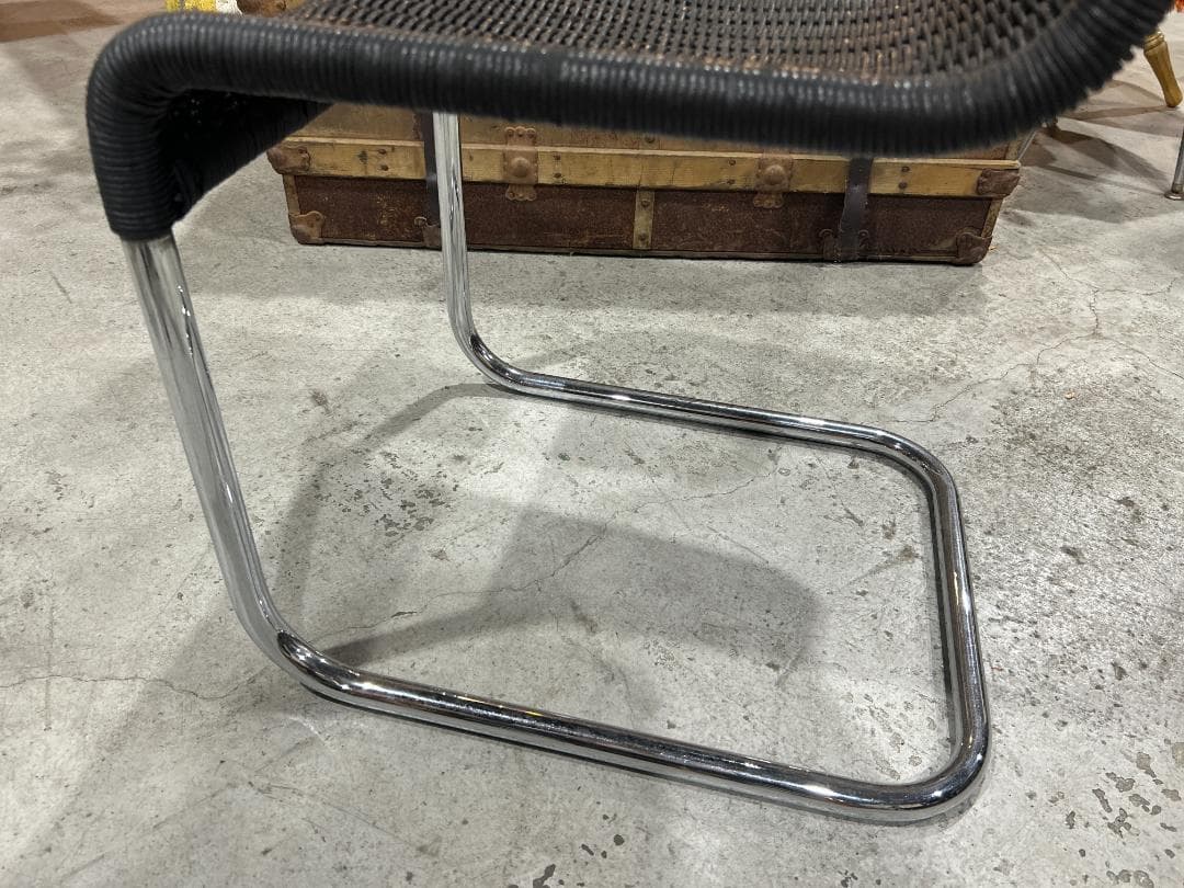 【美品】ダイニングチェア①　キャンチレバー　籠 ラタン　黒　ブラック