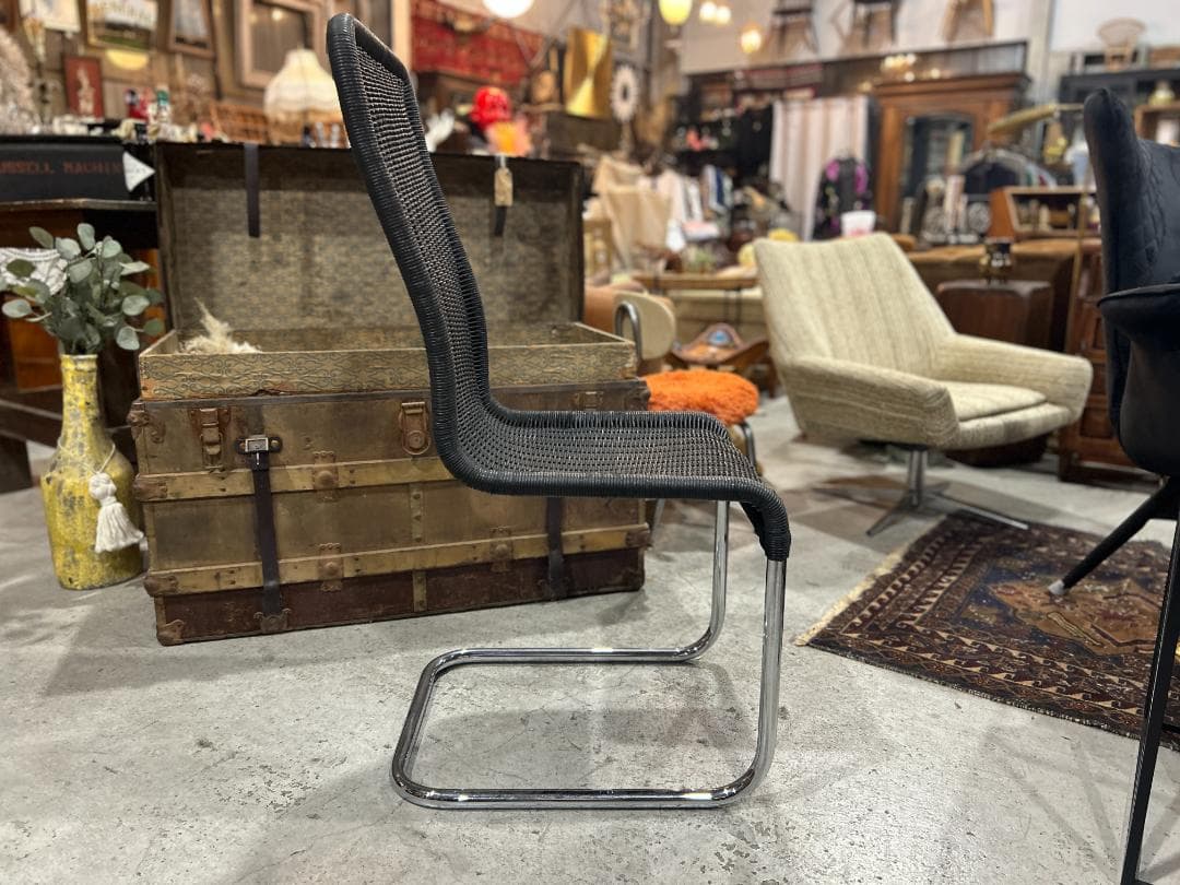 【美品】ダイニングチェア①　キャンチレバー　籠 ラタン　黒　ブラック