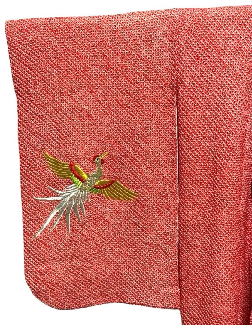 七五三　お宮参りの着物のリメイク　正絹　総絞り、総刺繍　赤　着物のみ