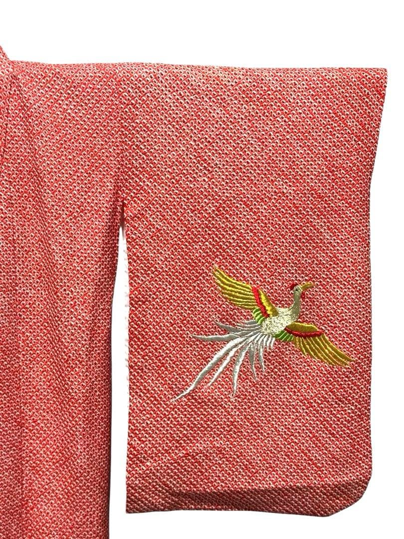 七五三　お宮参りの着物のリメイク　正絹　総絞り、総刺繍　赤　着物のみ