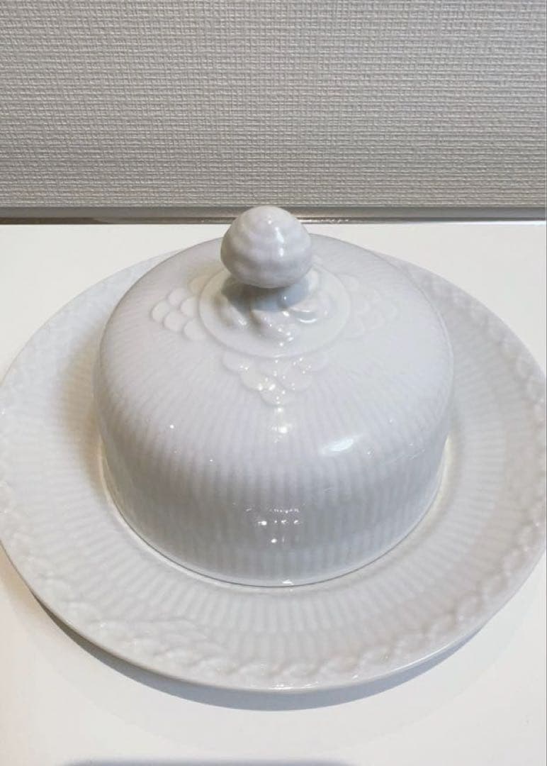 貴重◼️ロイヤルコペンハーゲン ホワイトフルーテッド バターボックス