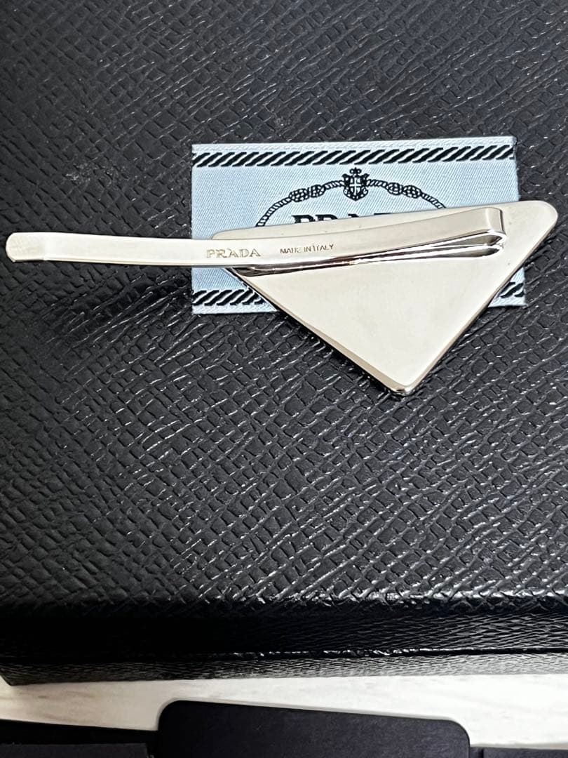 PRADA ヘアピン トライアングルデザイン