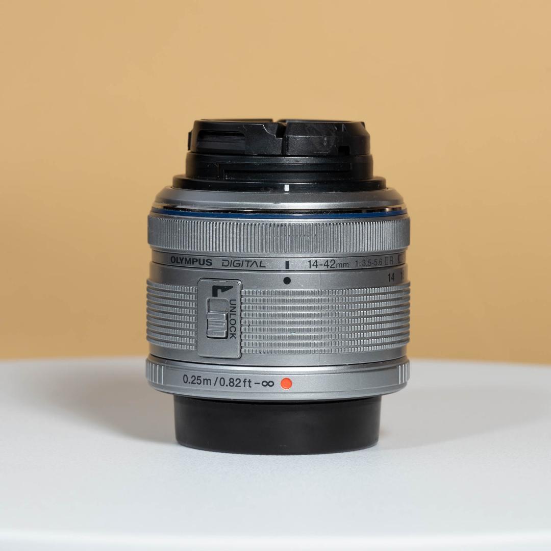 OLYMPUS M.ZUIKO DIGITAL 14-42mm Ⅱ R シルバー