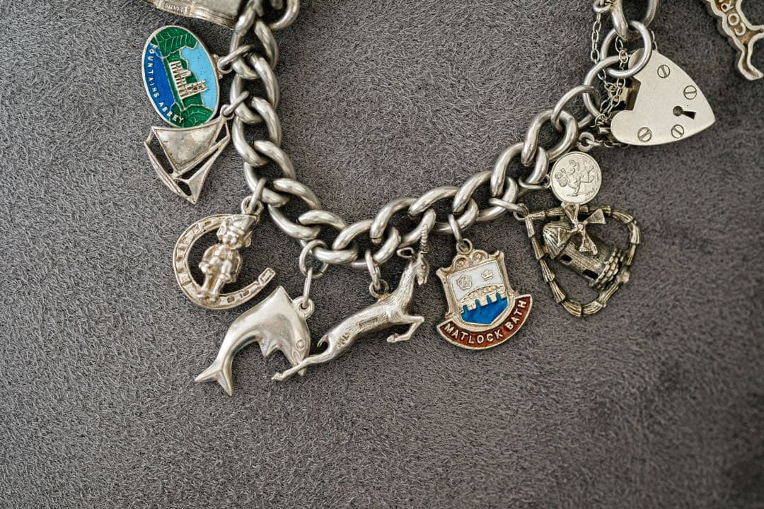 イギリス 1977 刻印 純銀 チャームブレスレット 58g