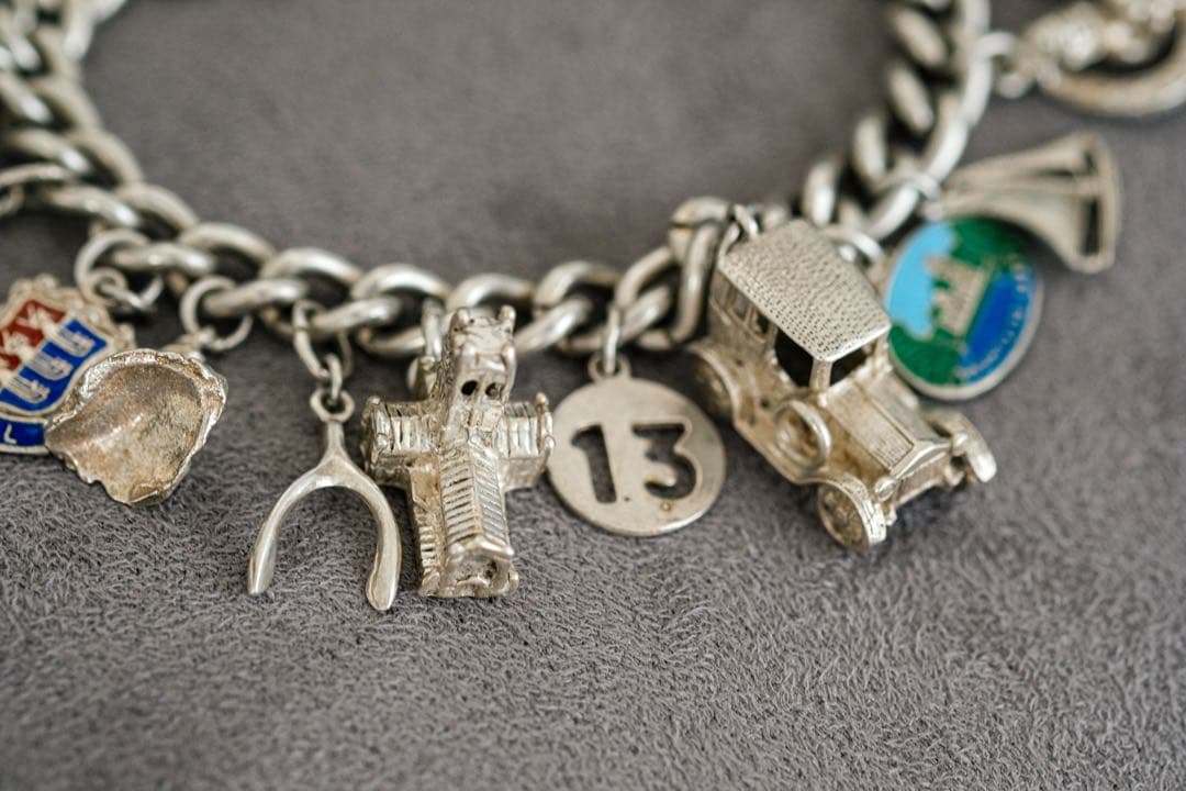 イギリス 1977 刻印 純銀 チャームブレスレット 58g