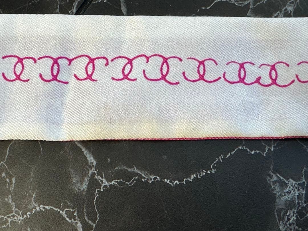 メロンバニー￣(=∵=)￣ ‼︎CHANEL シャネル ロゴリボンスカーフ