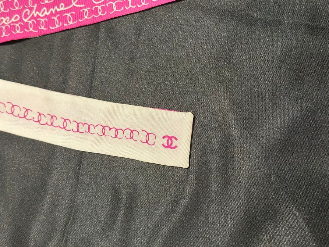 メロンバニー￣(=∵=)￣ ‼︎CHANEL シャネル ロゴリボンスカーフ