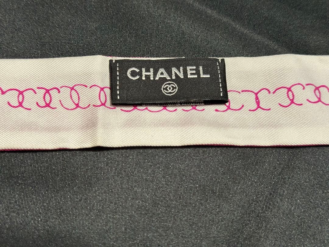 メロンバニー￣(=∵=)￣ ‼︎CHANEL シャネル ロゴリボンスカーフ
