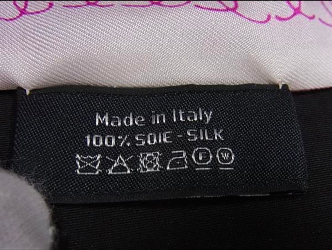 メロンバニー￣(=∵=)￣ ‼︎CHANEL シャネル ロゴリボンスカーフ