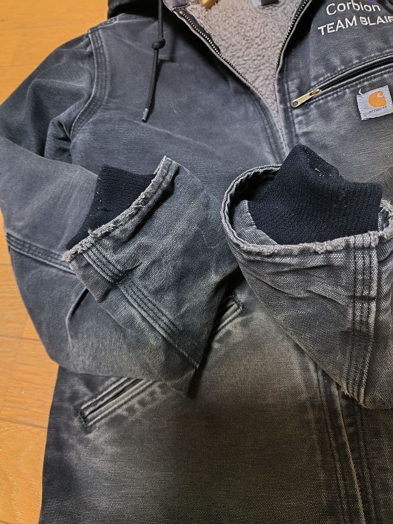 Carhartt シエラジャケット　黒フェード