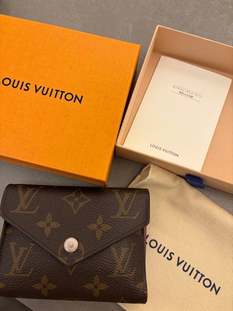 最終値下げ ポルトフォイユ・ヴィクトリーヌ モノグラム 赤 - メルカリ