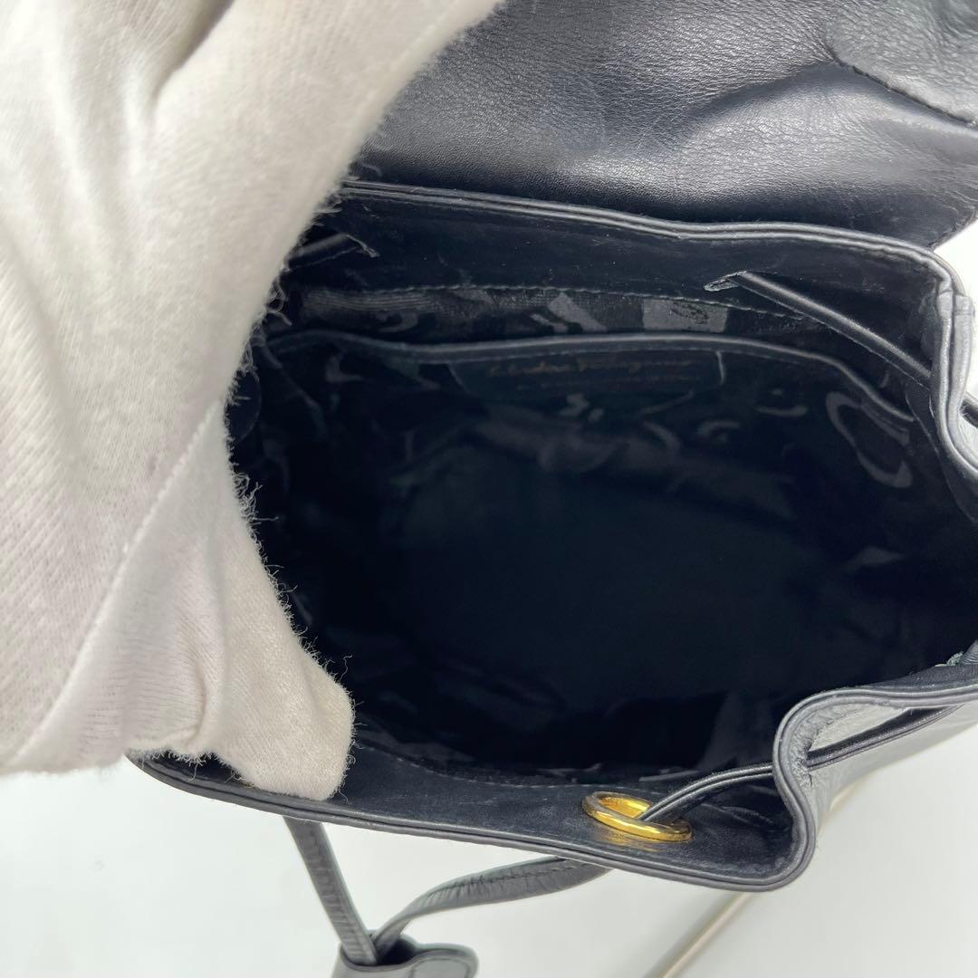 サルヴァトーレフェラガモ リュック バックパック ガンチーニ ゴールド金具 黒