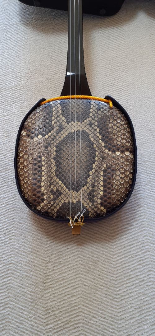 高級品沖縄三線豪華セット②☆ケース付属品多数☆両面本ヘビ革本蛇革リアルスネーク