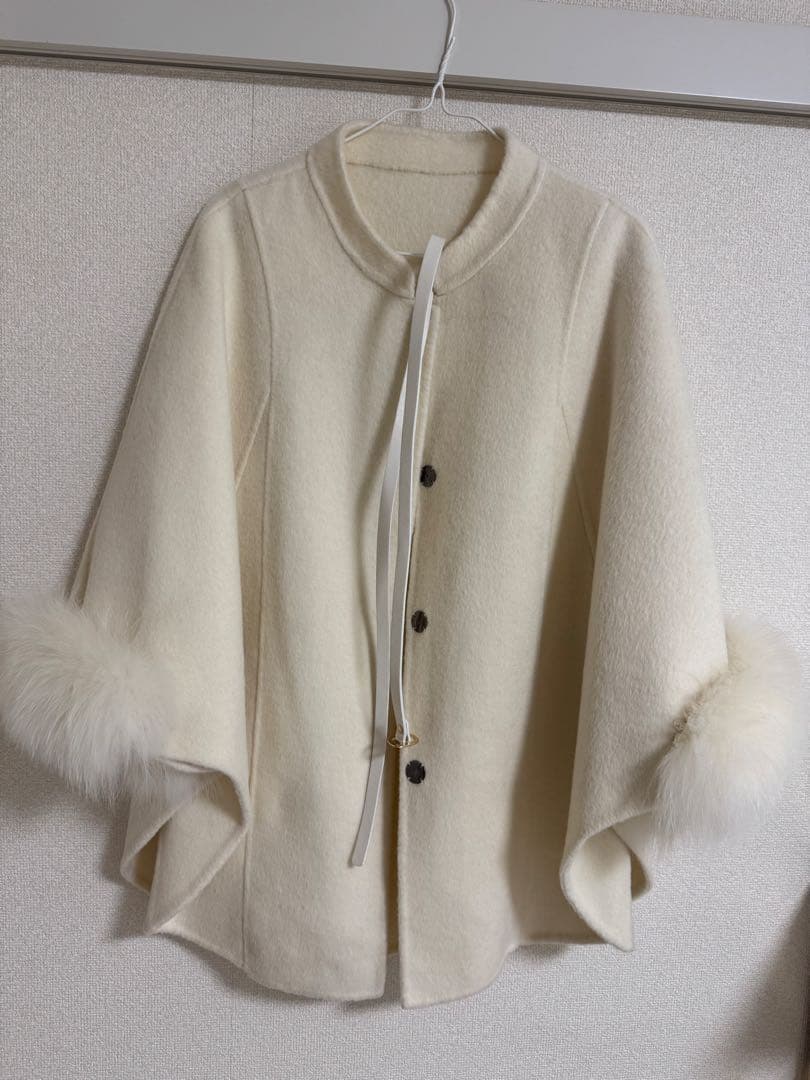 ホワイトポンチョ　フォックスファー ウールケープコート エレガント ミディアム