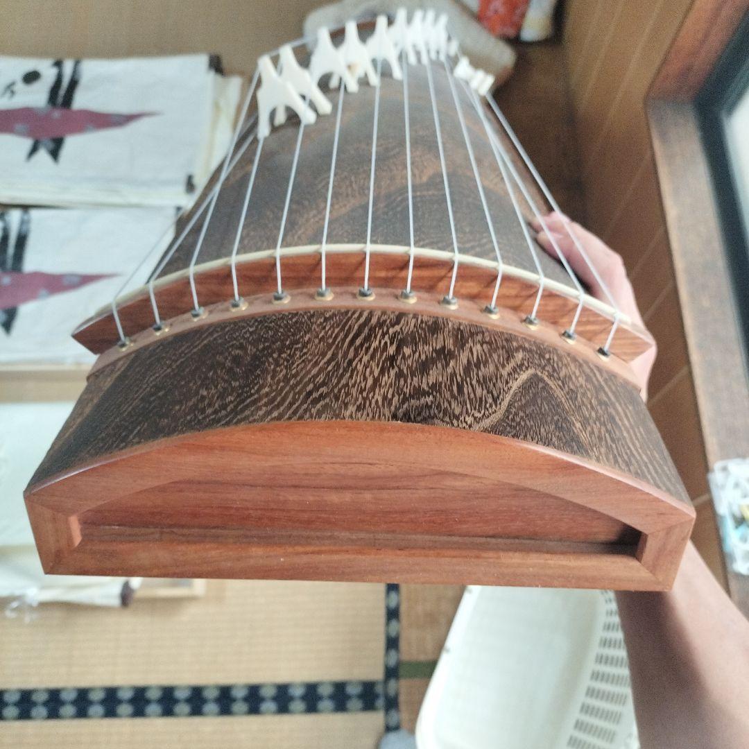琴 木製13弦筝 赤い装飾付き