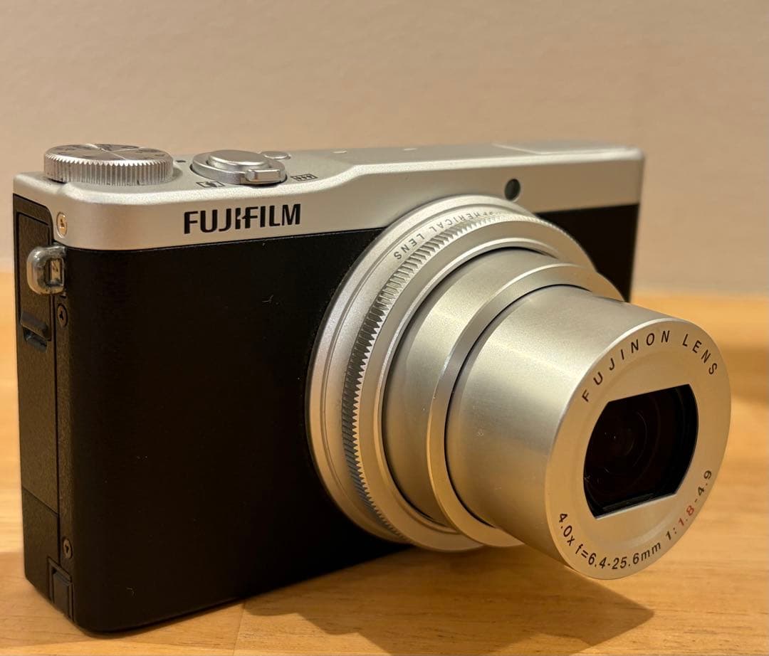 美品 元箱あり FUJIFILM 富士フイルム コンデジ XQ2