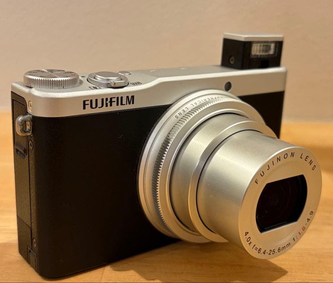 美品 元箱あり FUJIFILM 富士フイルム コンデジ XQ2