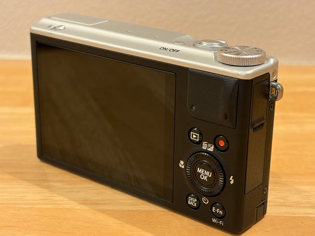 美品 元箱あり FUJIFILM 富士フイルム コンデジ XQ2