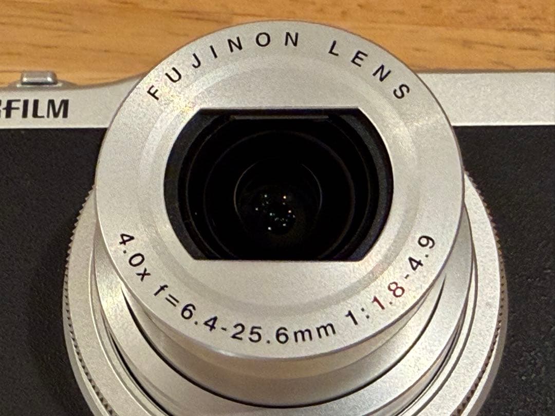 美品 元箱あり FUJIFILM 富士フイルム コンデジ XQ2