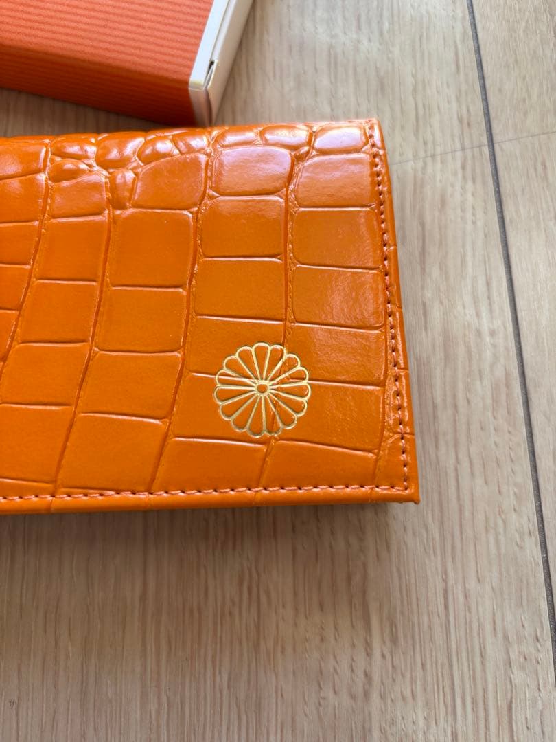 皇居 オレンジ クロコダイル 長財布 - メルカリ