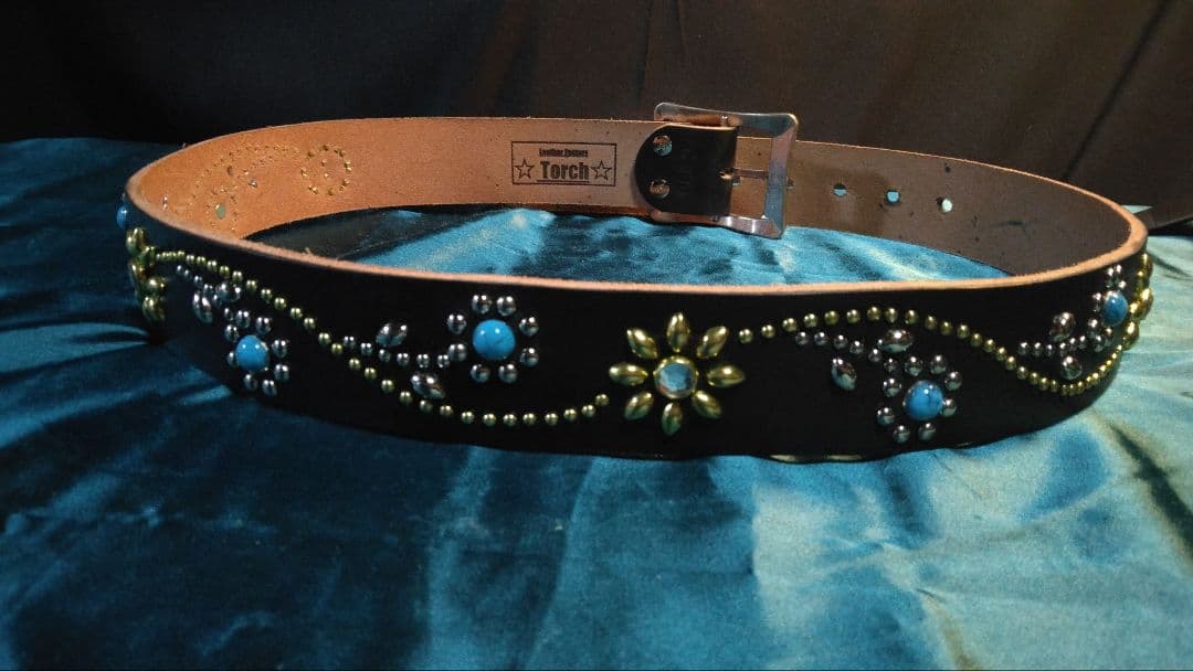 昭南ベンズレザーツタ＆フラワースタッズベルト ニッケル＆ブラス