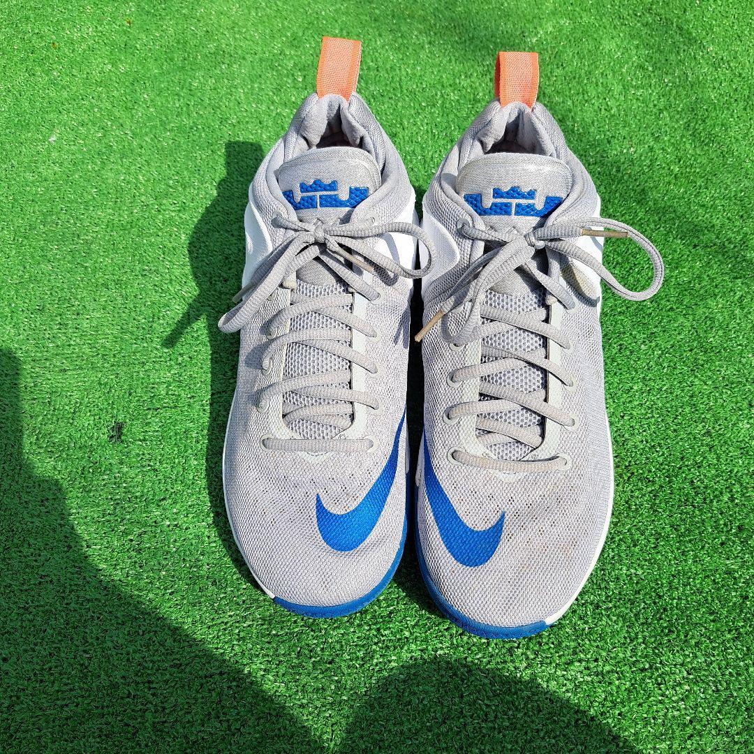 新品同様　NIKE レブロン・ジェームズモデル　バスケットボールシューズ
