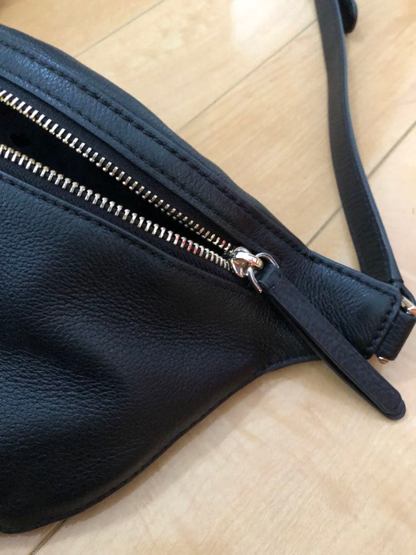 未使用品・kate spade 黒 レザー ボディバッグ・ウエストポーチ