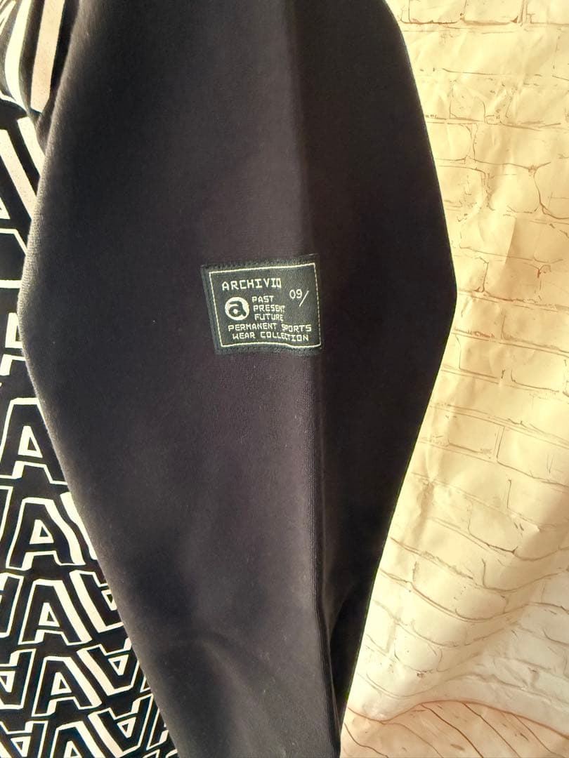 新品ARCHIVIO 長袖モックネック長袖シャツ ロゴパターン吸温発熱46