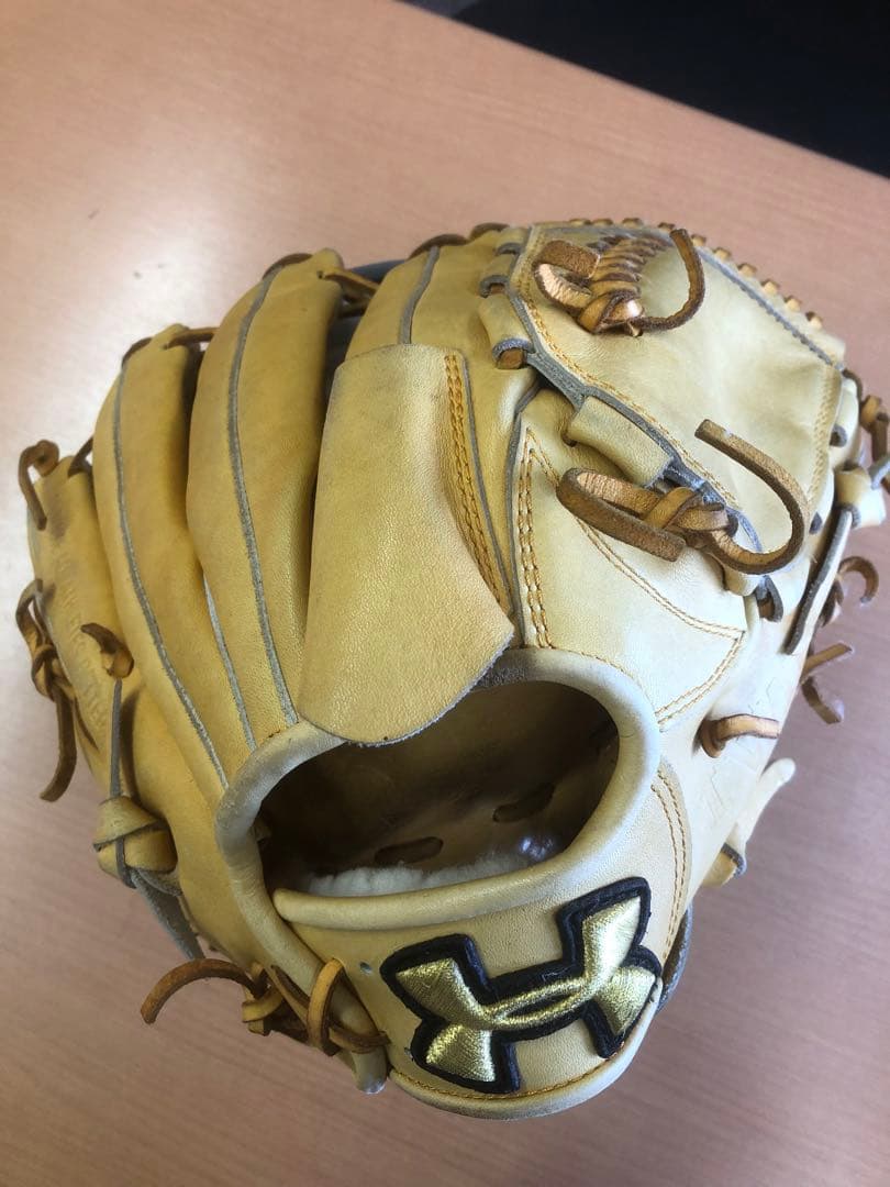 Under Armour アンダーアーマー野球硬式投手用グローブ 黄色 レザー