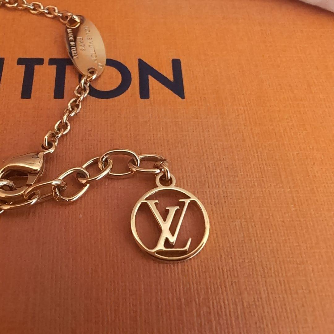 LOUIS VUITTON ロゴチャーム ブレスレット