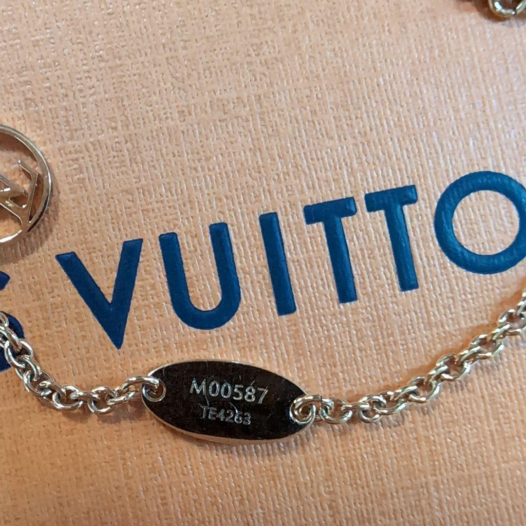 LOUIS VUITTON ロゴチャーム ブレスレット